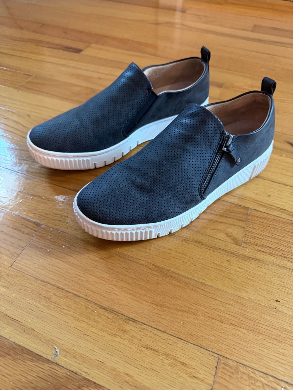 SOUL Naturalizer Men's Black Slip-On Loafers with White Sole